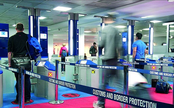 Airport_Customs