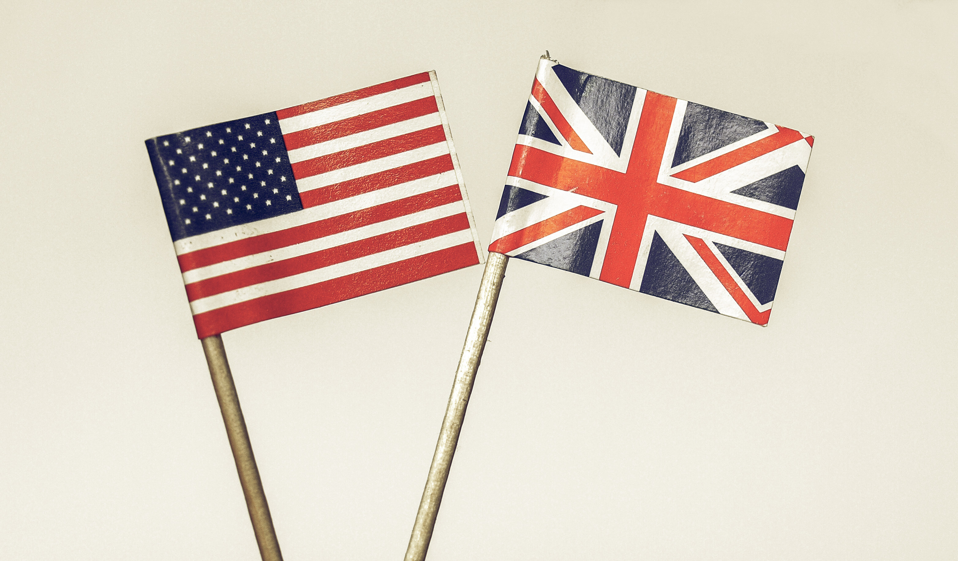 Чем американский английский отличается от британского?