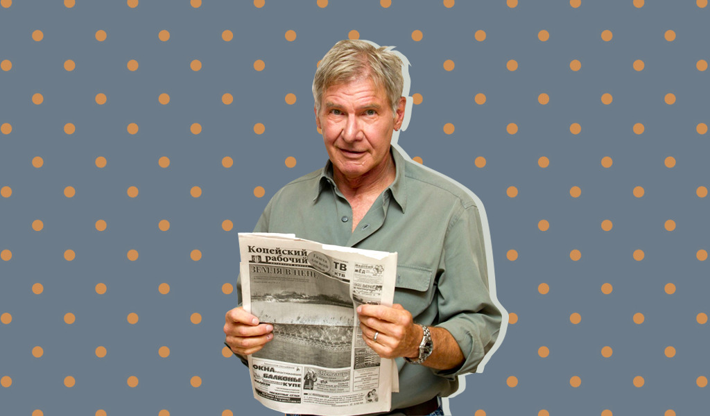 Кира Найтли и Харрисон Форд «читают» газету «Копейский рабочий». Что вообще происходит?