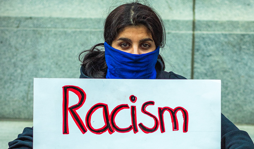 Словари английского начали менять определение слова «расизм»