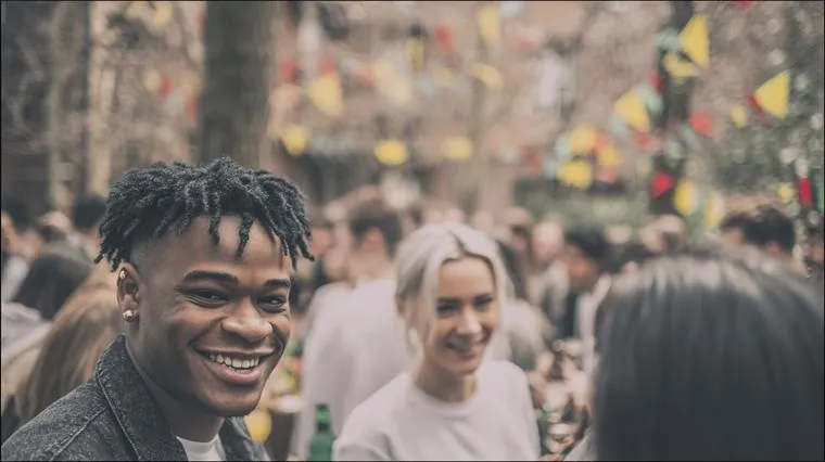 Испанский для знакомства: фразы и выражения, которые покорят собеседника