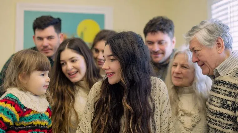 Семейная революция: как испанские родственники перевернут ваш мозг