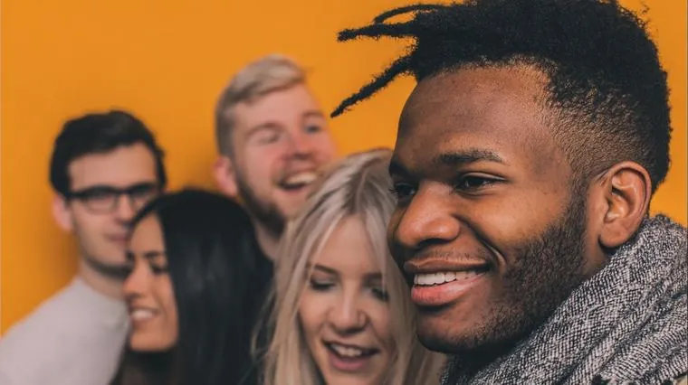 От веснушек до морщин: как описать человека по-испански