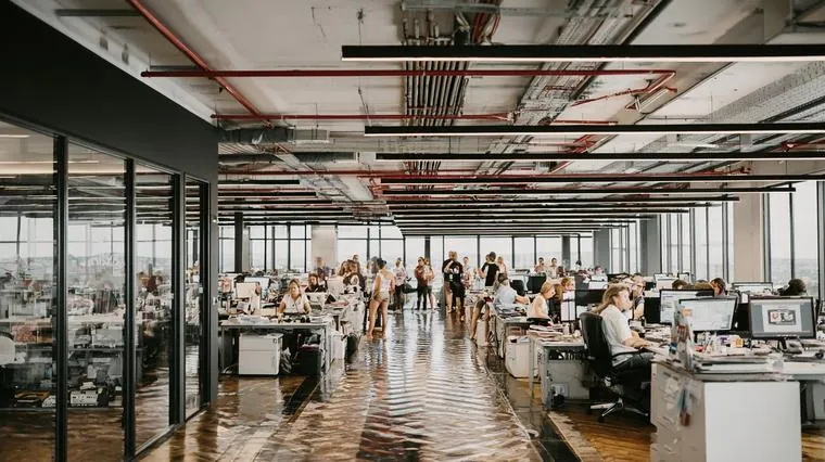 От сиесты до сделки: испанский язык покорит ваш офис – просто