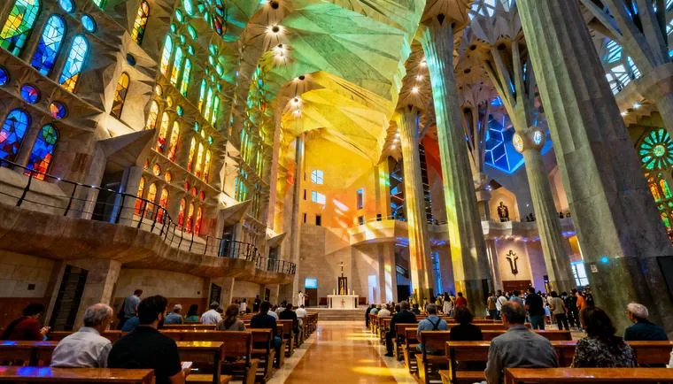 Святое рандеву: как Испания танцует под звон колоколов католицизма